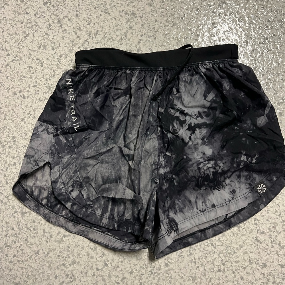 Nike Women's Black and Gray Athletic Shorts